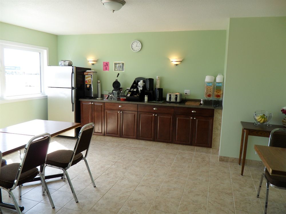 Westway Inn Motel Neepawa Экстерьер фото