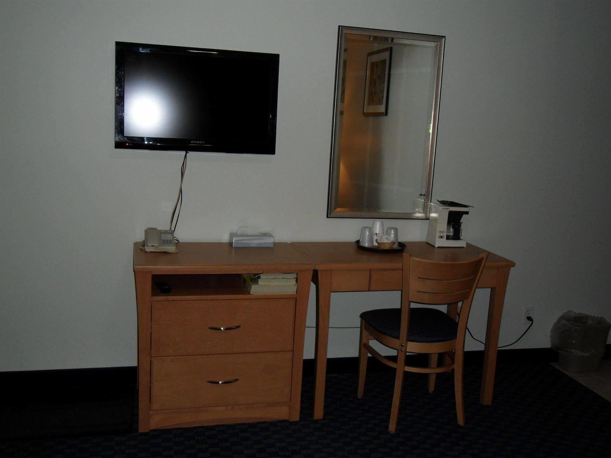 Westway Inn Motel Neepawa Экстерьер фото