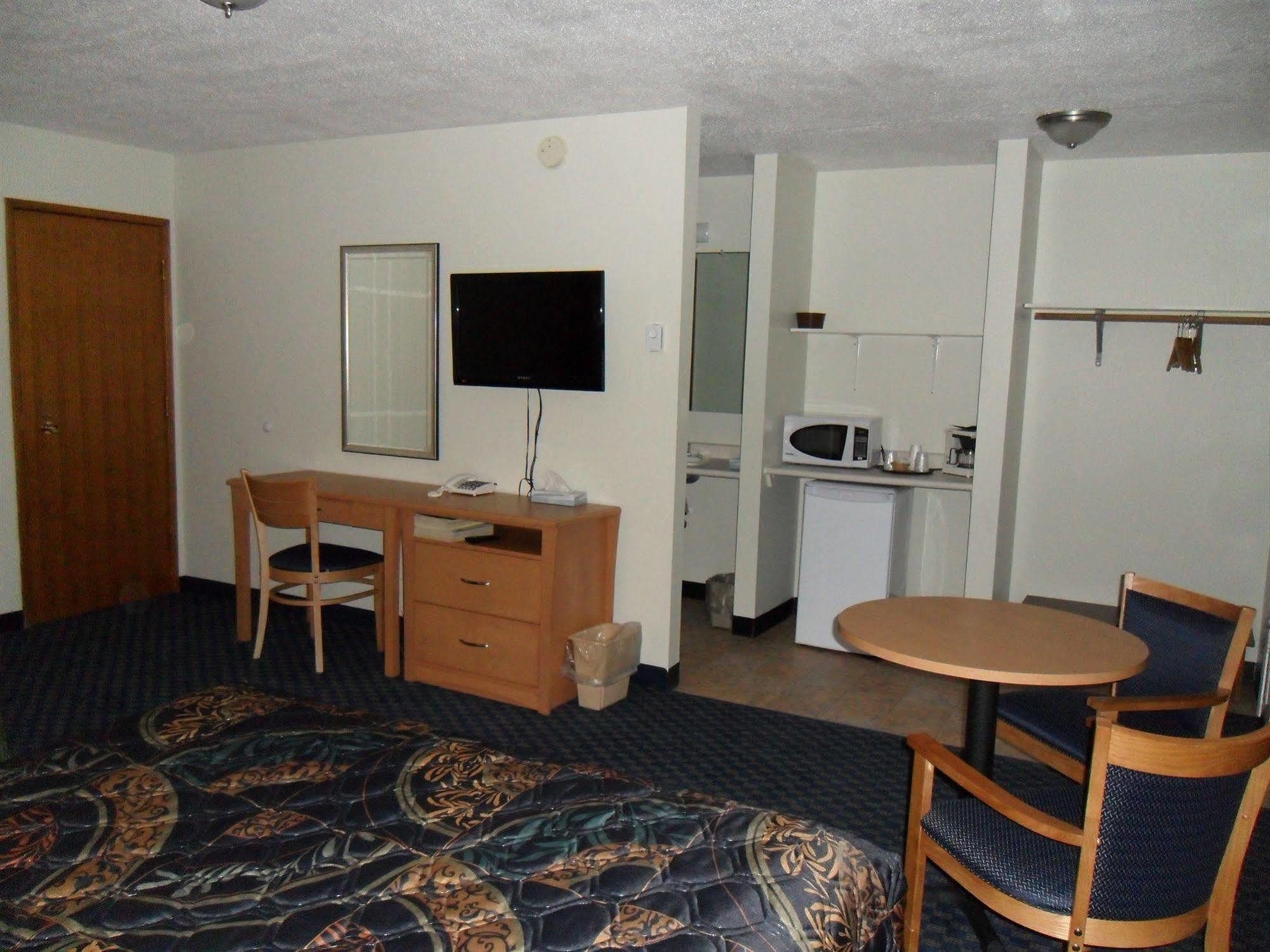 Westway Inn Motel Neepawa Экстерьер фото