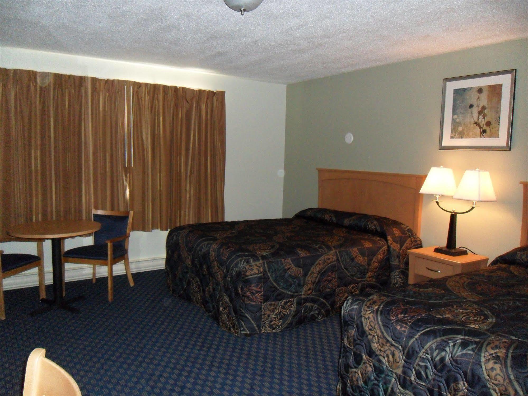 Westway Inn Motel Neepawa Экстерьер фото