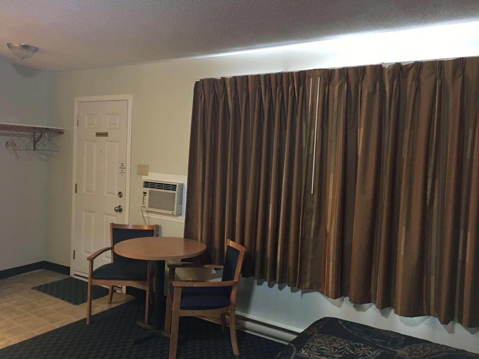Westway Inn Motel Neepawa Экстерьер фото