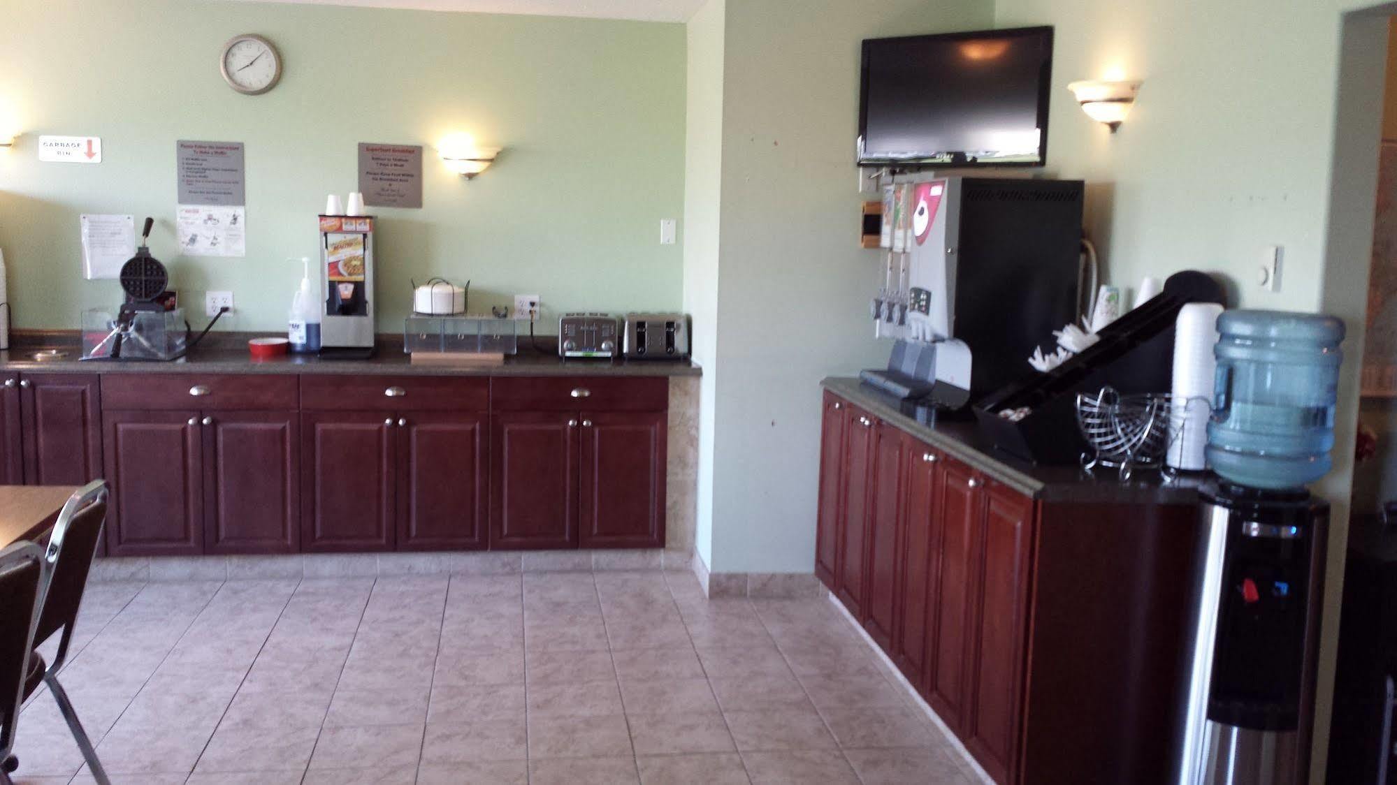 Westway Inn Motel Neepawa Экстерьер фото