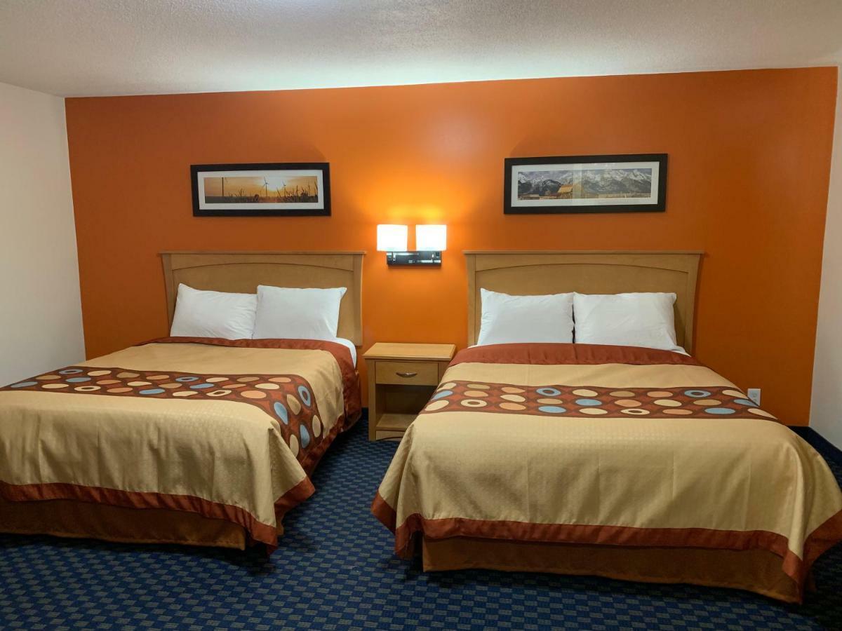 Westway Inn Motel Neepawa Экстерьер фото