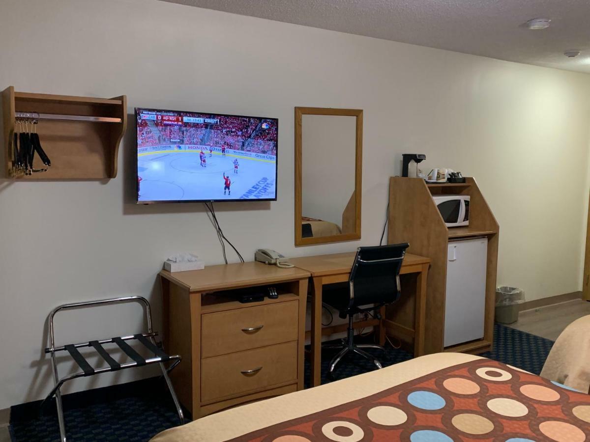 Westway Inn Motel Neepawa Экстерьер фото