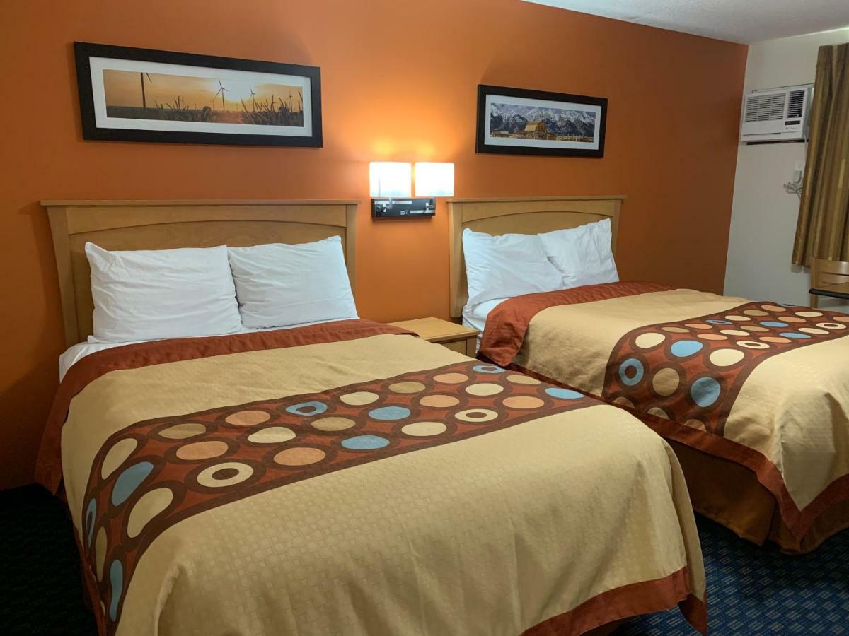 Westway Inn Motel Neepawa Экстерьер фото