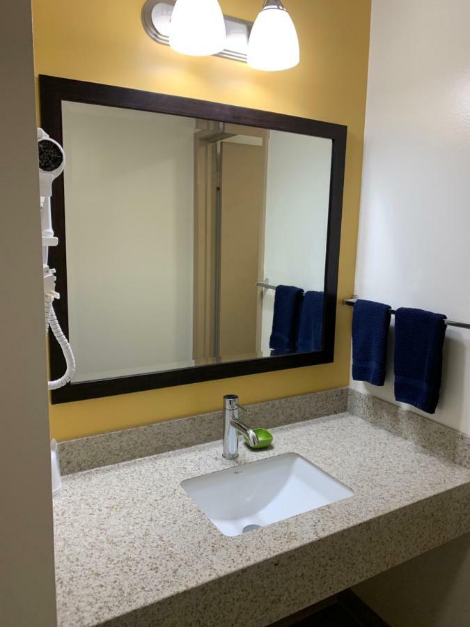 Westway Inn Motel Neepawa Экстерьер фото