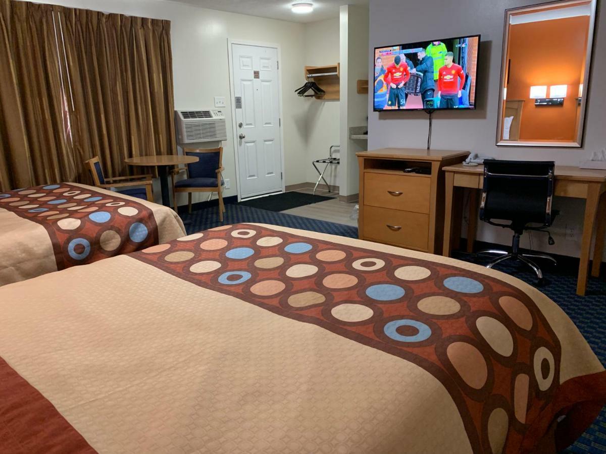 Westway Inn Motel Neepawa Экстерьер фото