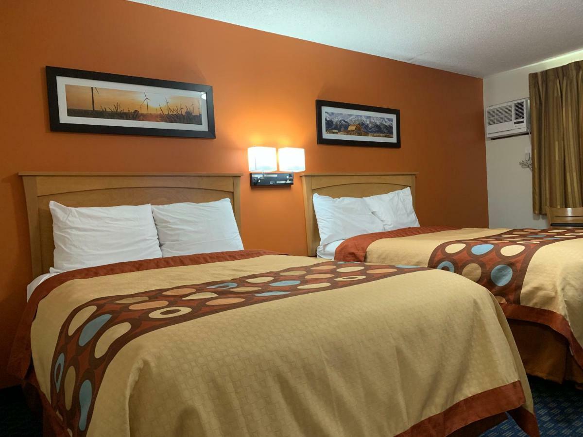 Westway Inn Motel Neepawa Экстерьер фото