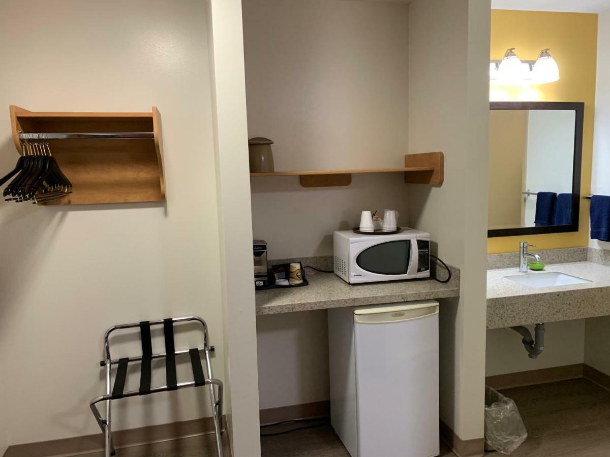 Westway Inn Motel Neepawa Экстерьер фото