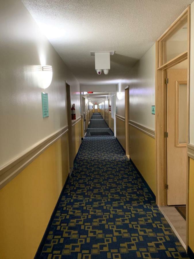 Westway Inn Motel Neepawa Экстерьер фото
