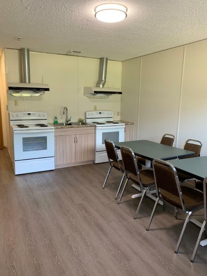 Westway Inn Motel Neepawa Экстерьер фото