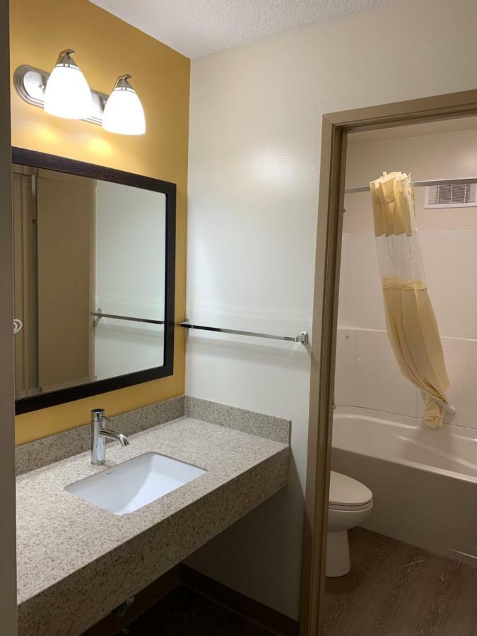 Westway Inn Motel Neepawa Экстерьер фото