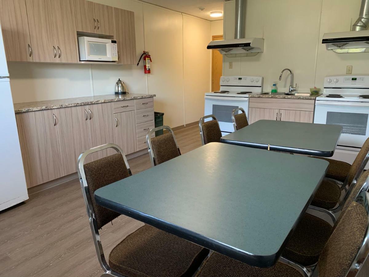 Westway Inn Motel Neepawa Экстерьер фото