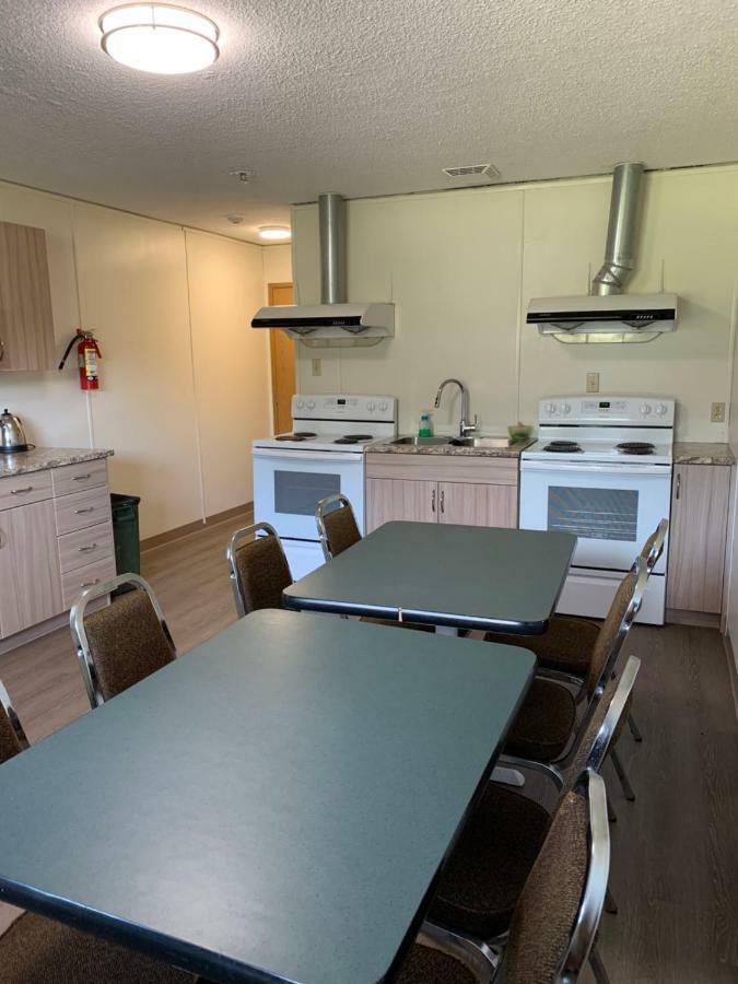 Westway Inn Motel Neepawa Экстерьер фото