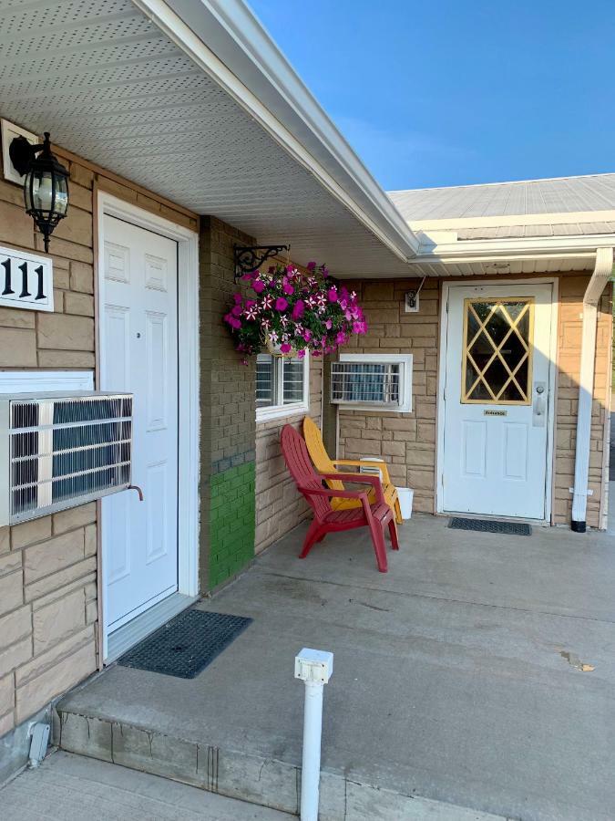 Westway Inn Motel Neepawa Экстерьер фото