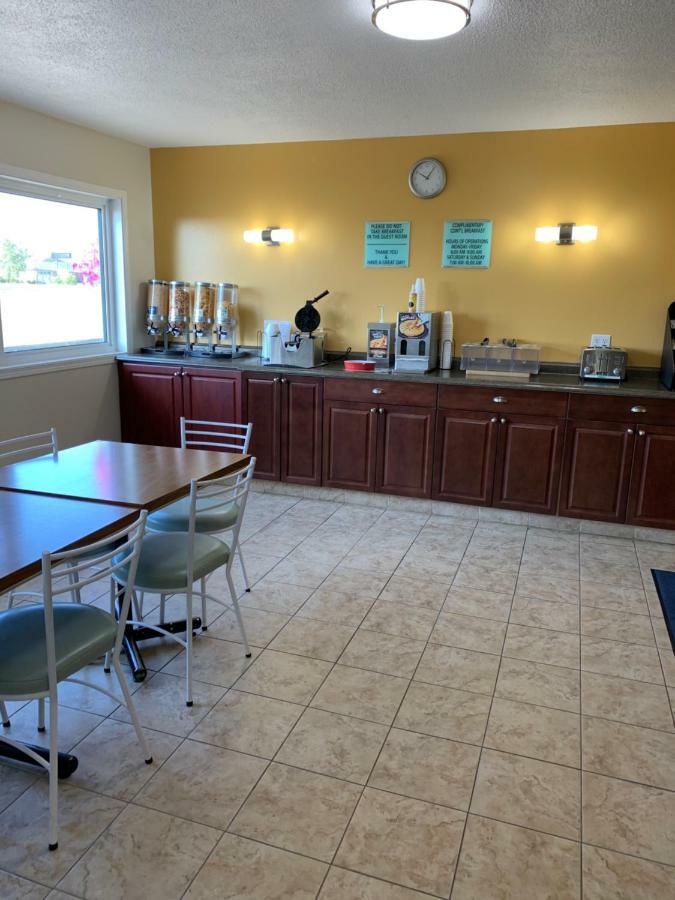 Westway Inn Motel Neepawa Экстерьер фото