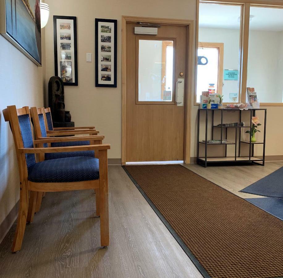 Westway Inn Motel Neepawa Экстерьер фото