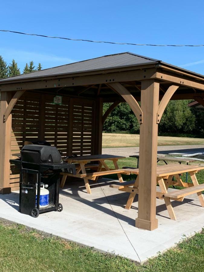 Westway Inn Motel Neepawa Экстерьер фото