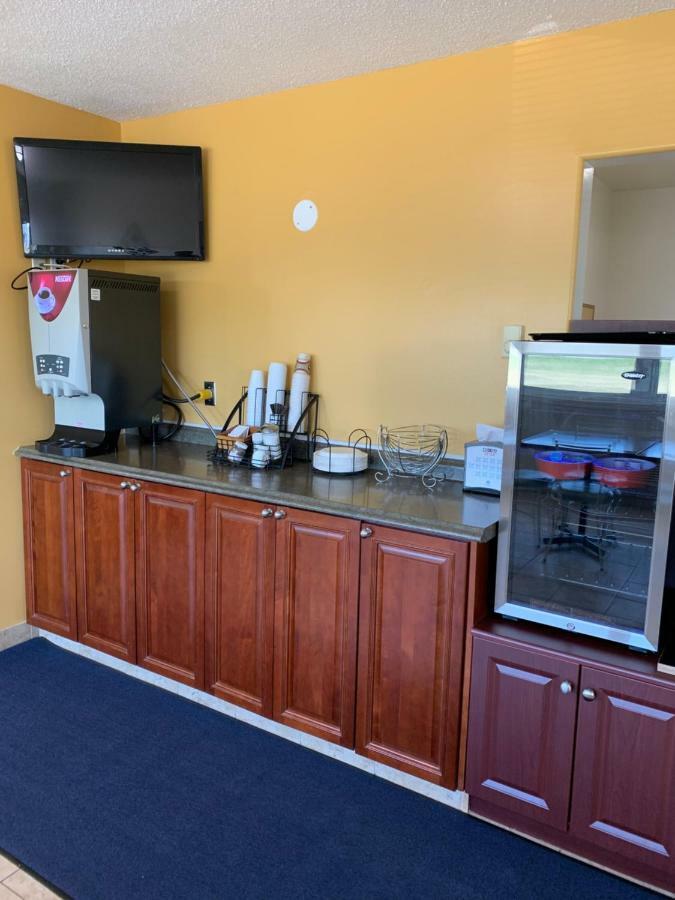 Westway Inn Motel Neepawa Экстерьер фото