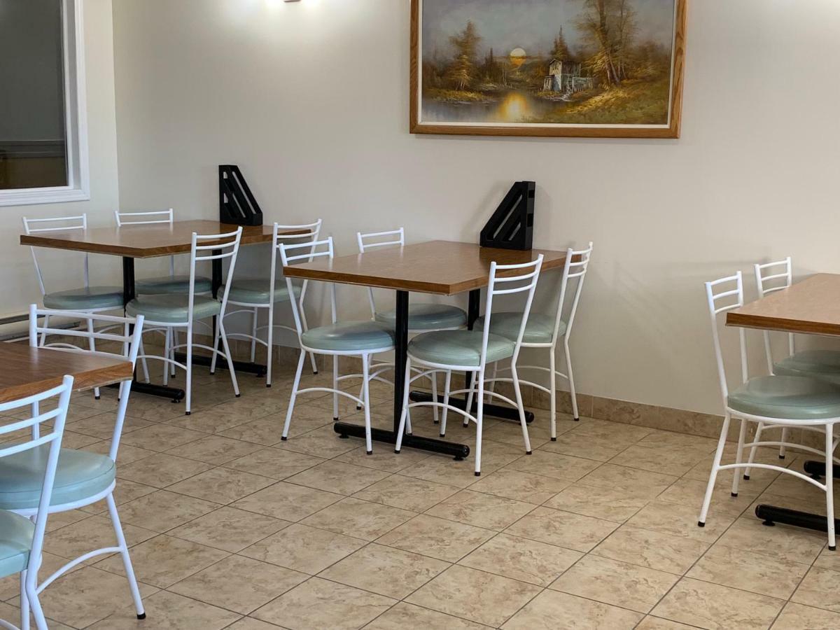 Westway Inn Motel Neepawa Экстерьер фото
